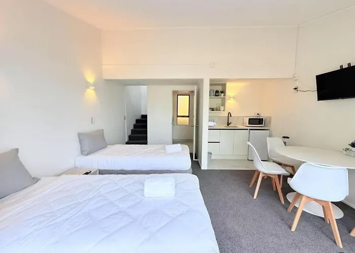 Unit 2 Fenton Sumner Hotel