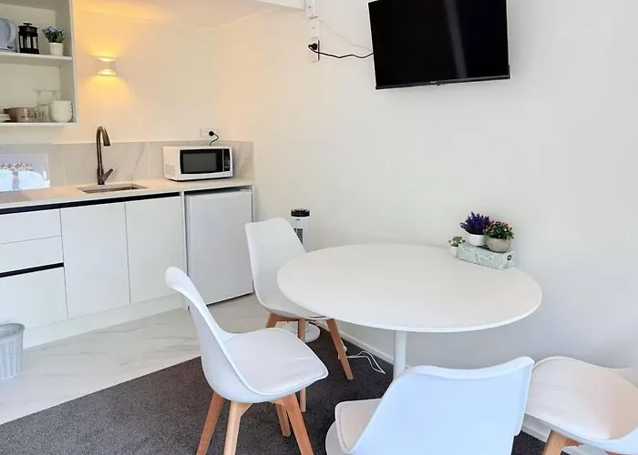 Hotel Unit 2 Fenton Sumner